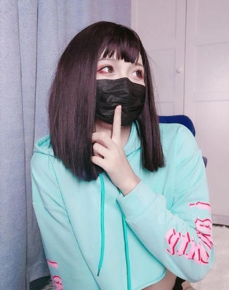 年轻的小姨子观看