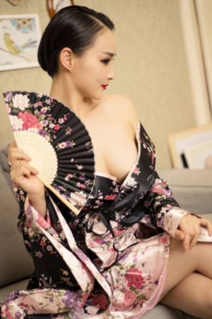女大学生的按摩房