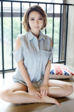 他揉捏她两乳不停呻吟a视频